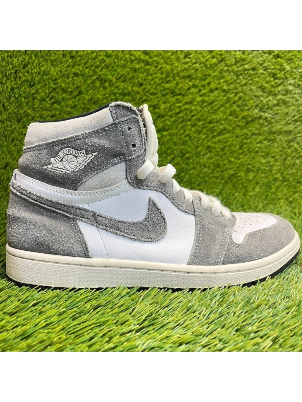 Nike Air Jordan 1 Retro Mens Size 8.5 White Gray Athletic Leather Shoes Sneakers